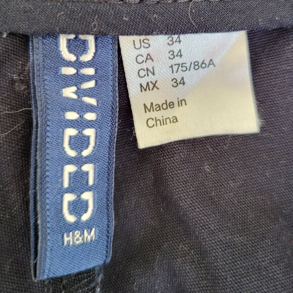 H&M Divided Blue Shorts (34W), Large Black V-Neck T-Shirt - Picture 4 of 8